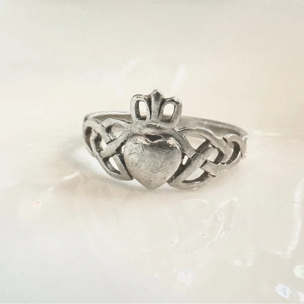 Vintage Sterling Silver Irish Celtic Claddagh Ring (8.5)